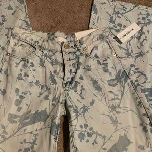 BDG Low A-wide patterned jeans size 27 NWT